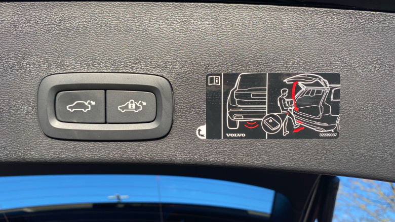 Volvo Xc40 2.0 B4P R DESIGN Pro 5dr Auto Petrol Estate